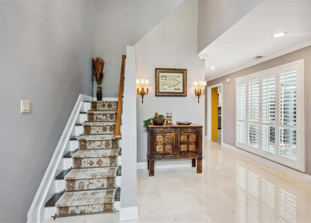 Property at 185 Old Pond Ct #185, Jericho, NY 11753, 3 beds, 2.5 baths