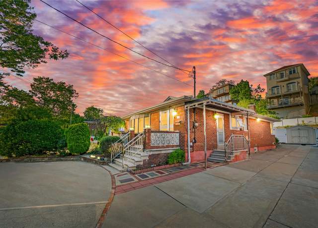 Property at 669 W Fingerboard Rd, Staten Island, NY 10305, 4 beds, 2.5 baths