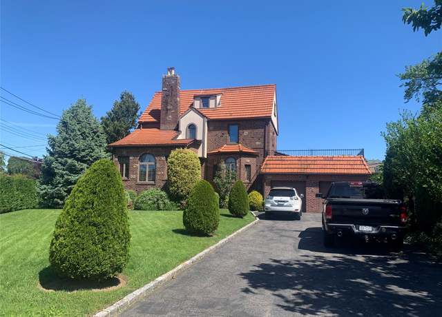 Property at 9-15 Malba Dr, Malba, NY 11357, 4 beds, 2.5 baths