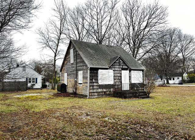 Property at 33 Broadway, Shirley, NY 11967, 3 beds, 1 bath