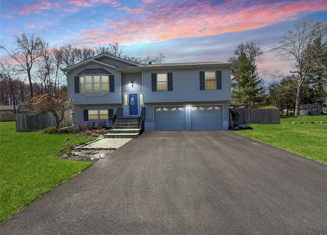 Property at 48 Park Hill Dr, New Windsor, NY 12553, 3 beds, 1.5 baths