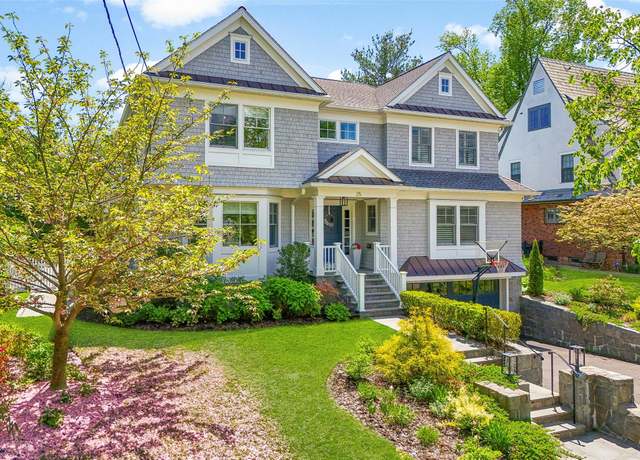 Property at 25 Lincoln St, Larchmont, NY 10538, 6 beds, 6.5 baths