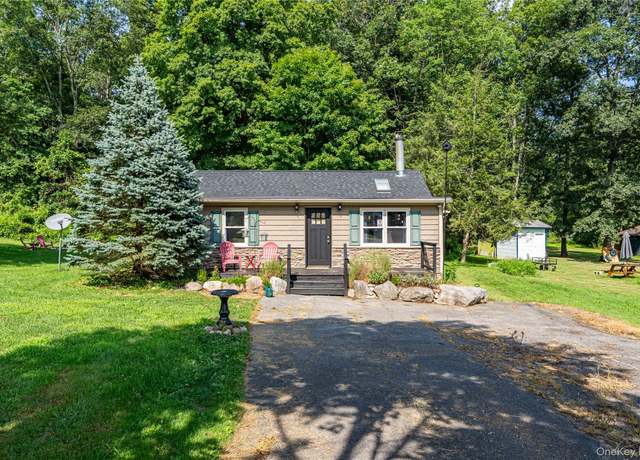 Property at 331 Lake Shore Dr, Pine Bush, NY 12566, 3 beds, 1 bath