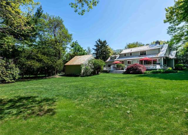 Property at 19 Woodland Dr, Manhasset, NY 11030, 4 beds, 3.5 baths