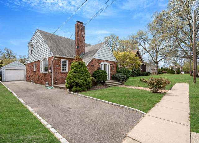 Property at 2754 Natta Blvd, Bellmore, NY 11710, 4 beds, 2.5 baths