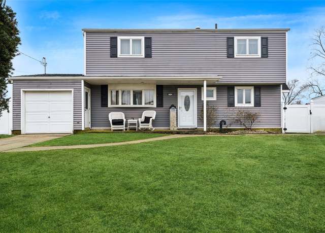 Property at 300 W 21st St, Deer Park, NY 11729, 3 beds, 1.5 baths
