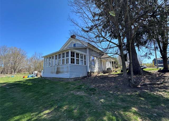Property at 43 Hoffman Rd, Wallkill, NY 12589, 4 beds, 1 bath