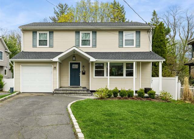 Property at 98 Carley Ave, Huntington, NY 11743, 4 beds, 3.5 baths