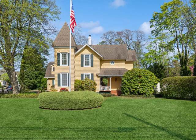 Property at 163 Bayport Ave, Bayport, NY 11705, 5 beds, 3 baths