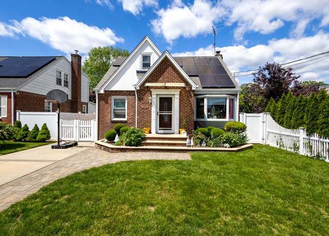 Property at 208 Harrison St, Franklin Square, NY 11010, 3 beds, 2.5 baths