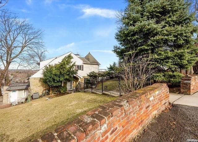 Property at 45 East Loop Rd, Staten Island, NY 10304, 4 beds, 2.5 baths