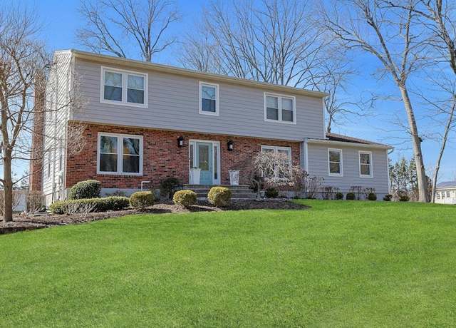 Property at 151 Schweizer Ln, Bardonia, NY 10954, 5 beds, 2.5 baths