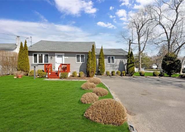 Property at 770 Pinelawn, Copiague, NY 11726, 3 beds, 2 baths