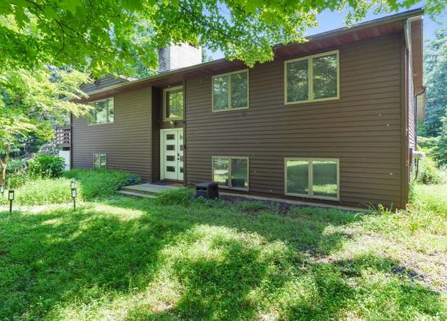 Property at 40 Maxs Pl, Hurley, NY 12401, 3 beds, 3 baths