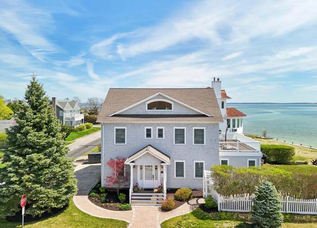 Property at 77 Front St, South Jamesport, NY 11970, 5 beds, 3 baths