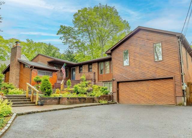 Property at 45 Broadview Dr, Commack, NY 11725, 4 beds, 4 baths