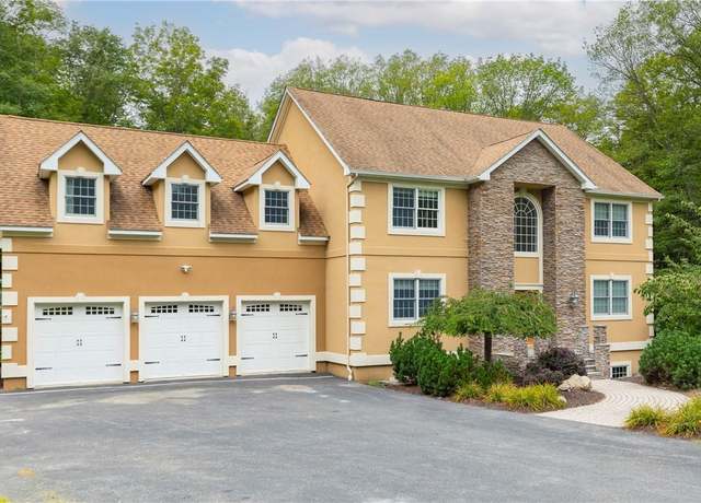 Property at 11 Birch Hill Dr, Poughkeepsie, NY 12603, 4 beds, 3.5 baths