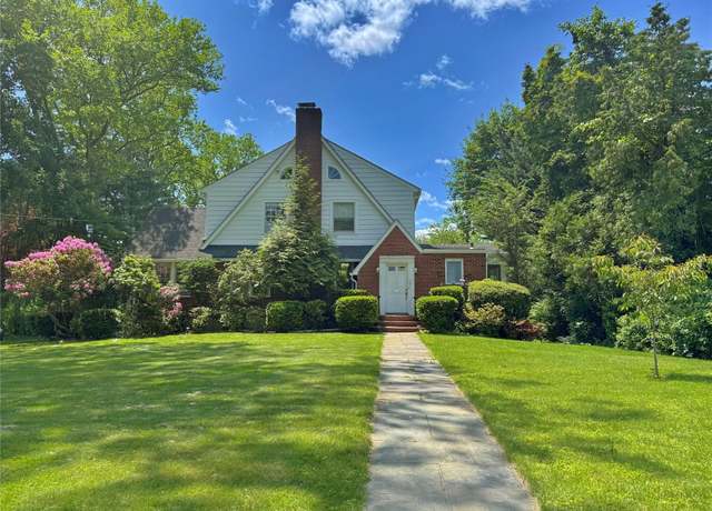 Property at 11 Oxford Rd, White Plains, NY 10605, 5 beds, 3.5 baths