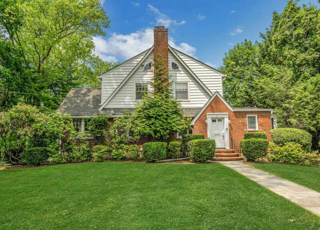 Property at 11 Oxford Rd, White Plains, NY 10605, 5 beds, 3.5 baths