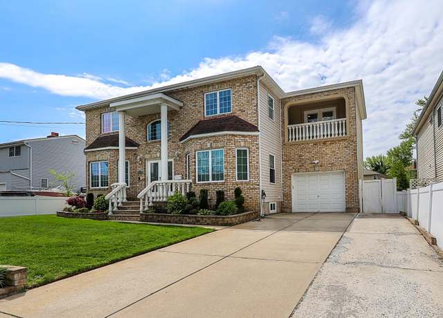 Property at 1660 Bridge St, Merrick, NY 11566, 5 beds, 3.5 baths