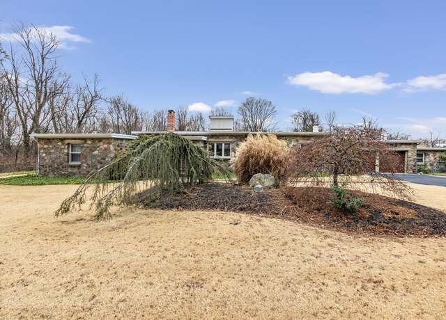 Property at 2 Twin Pines Dr, Pomona, NY 10970, 5 beds, 4 baths