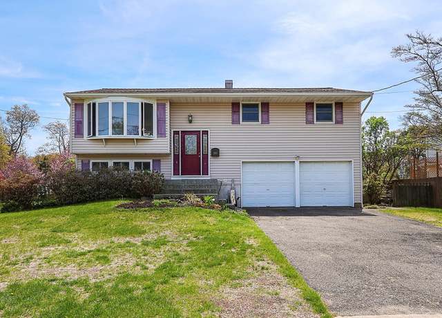 Property at 104 Utica St, Bay Shore, NY 11706, 4 beds, 1.5 baths