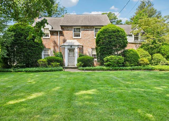 Property at 21 Orchard Dr, East Williston, NY 11596, 4 beds, 3.5 baths