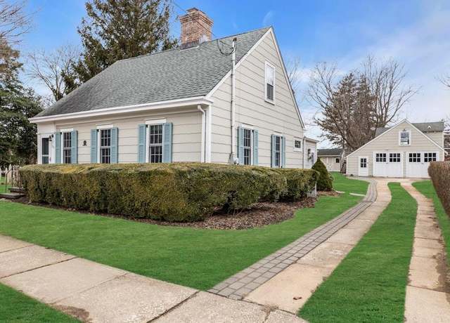 Property at 200 Village Ln, Orient, NY 11957, 3 beds, 2 baths