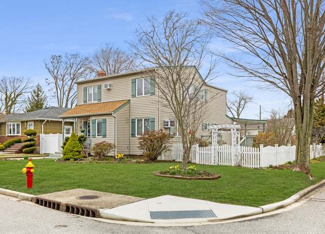 Property at 179 N Suffolk Ave, Massapequa, NY 11758, 3 beds, 2 baths