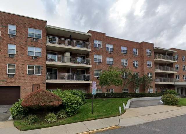 Property at 10 Ipswich Ave Unit 4M, Great Neck, NY 11021, 1 bed, 1.5 baths