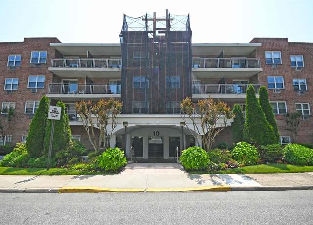 Property at 10 Ipswich Ave Unit 4M, Great Neck, NY 11021, 1 bed, 1.5 baths