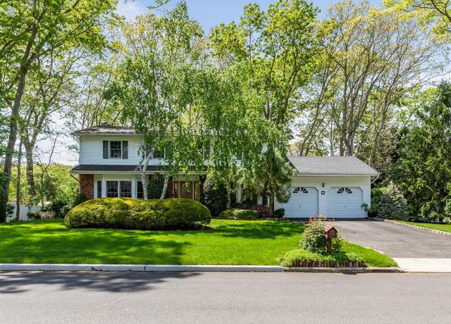 Property at 18 Stuyvesant Cir E, East Setauket, NY 11733, 4 beds, 2.5 baths