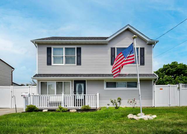 Property at 872 Merillon Ave, Westbury, NY 11590, 6 beds, 2 baths