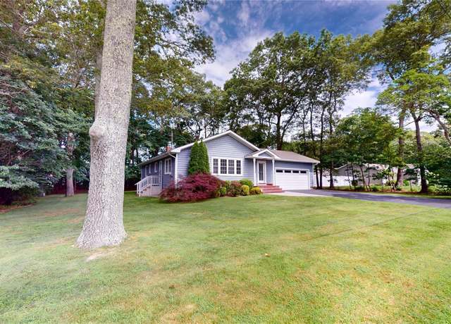 Property at 17 E Moriches Blvd, East Moriches, NY 11940, 3 beds, 1 bath