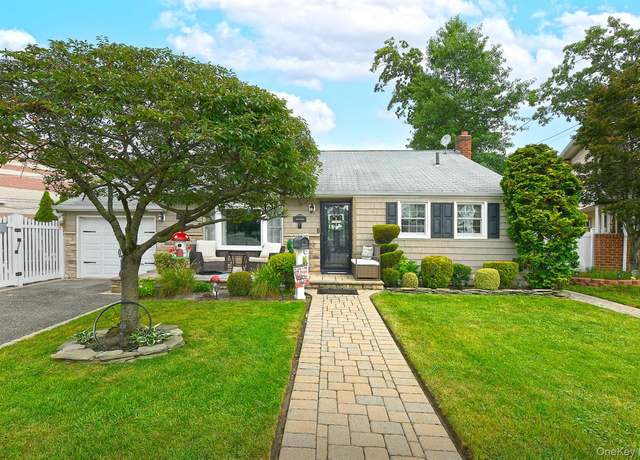 Property at 2280 Hynes Pl, Bellmore, NY 11710, 3 beds, 2 baths