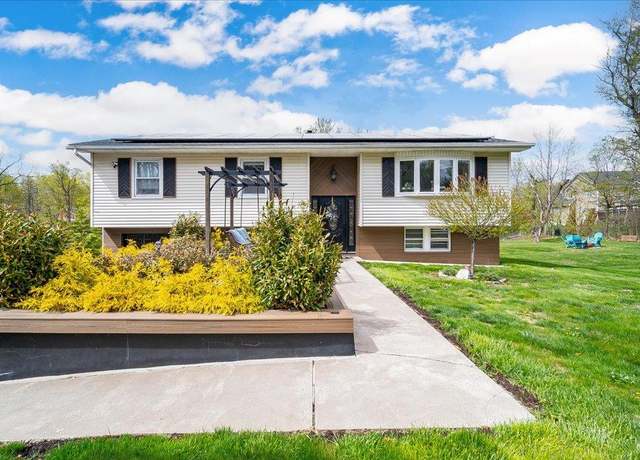 Property at 7 Lincoln Dr, Wallkill, NY 12589, 3 beds, 2 baths