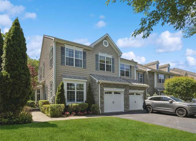 Property at 870 Huntington Dr, Fishkill, NY 12524, 3 beds, 2.5 baths
