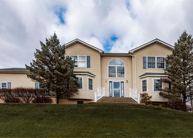 Property at 34 Vincenzo Ct, Middletown, NY 10940, 4 beds, 2.5 baths