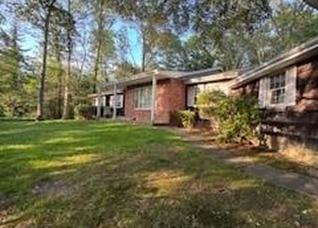 Property at 7 Beaumont Dr, Melville, NY 11747, 4 beds, 2.5 baths