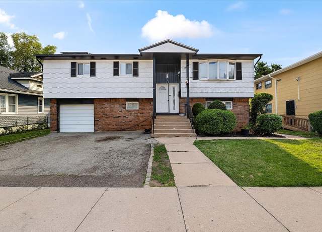 Property at 22 Hudson Pl, Hempstead, NY 11550, 6 beds, 2 baths