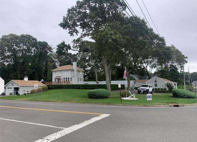 Property at 1 Canal Rd, Hampton Bays, NY 11946, 7 beds, 4.5 baths