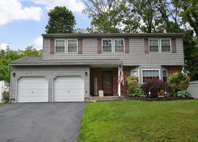 Property at 269 Deer Rd, Ronkonkoma, NY 11779, 4 beds, 2.5 baths