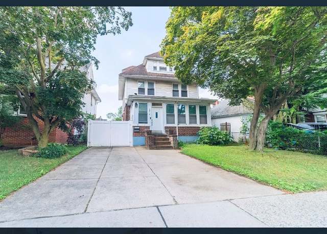 Property at 152-16 Roosevelt Ave, Flushing, NY 11354, 6 beds, 3.5 baths