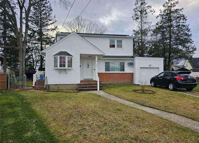 Property at 14 Patricia Ct, Massapequa, NY 11758, 4 beds, 2 baths