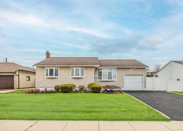 Property at 21 William Rd, Massapequa, NY 11758, 3 beds, 2 baths