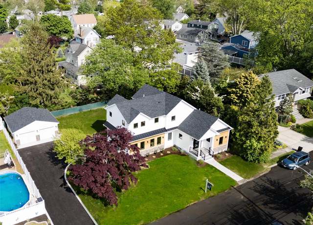 Property at 148 S 5th St, Lindenhurst, NY 11757, 4 beds, 3.5 baths