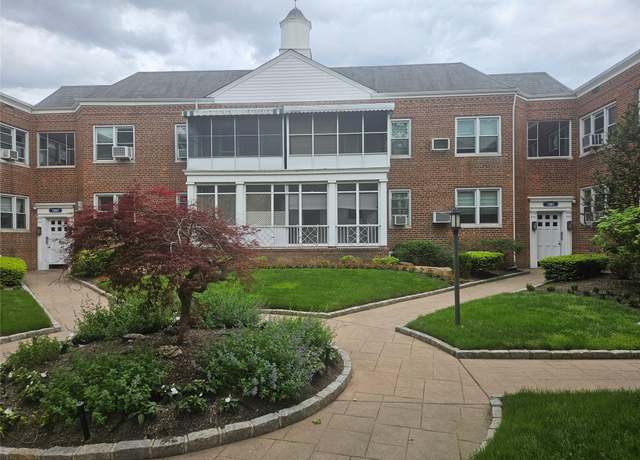 Property at 1361 Broadway Unit b26, Hewlett, NY 11557, 2 beds, 2 baths