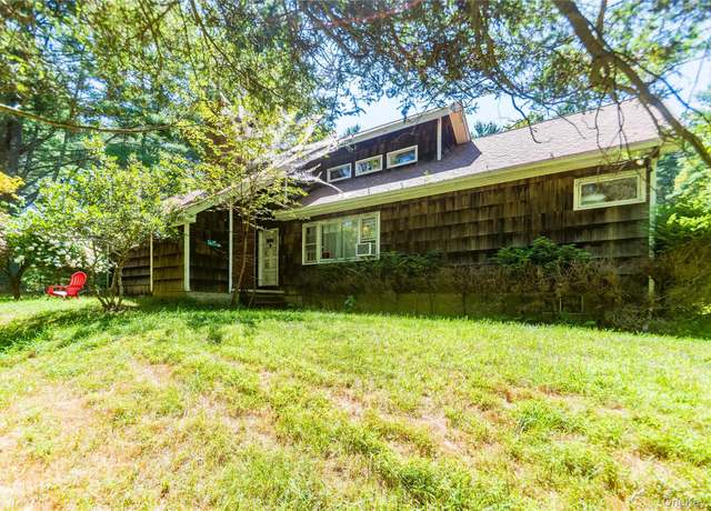 Property at 90 Hillside Rd, Barryville, NY 12719, 3 beds, 1 bath