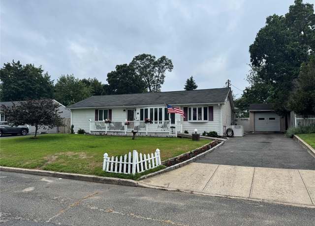 Property at 43 Garden Ln, Centereach, NY 11720, 4 beds, 3.5 baths
