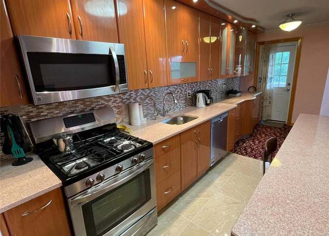 Property at 151-40 88 St Unit 5L, Howard Beach, NY 11414, 2 beds, 2 baths